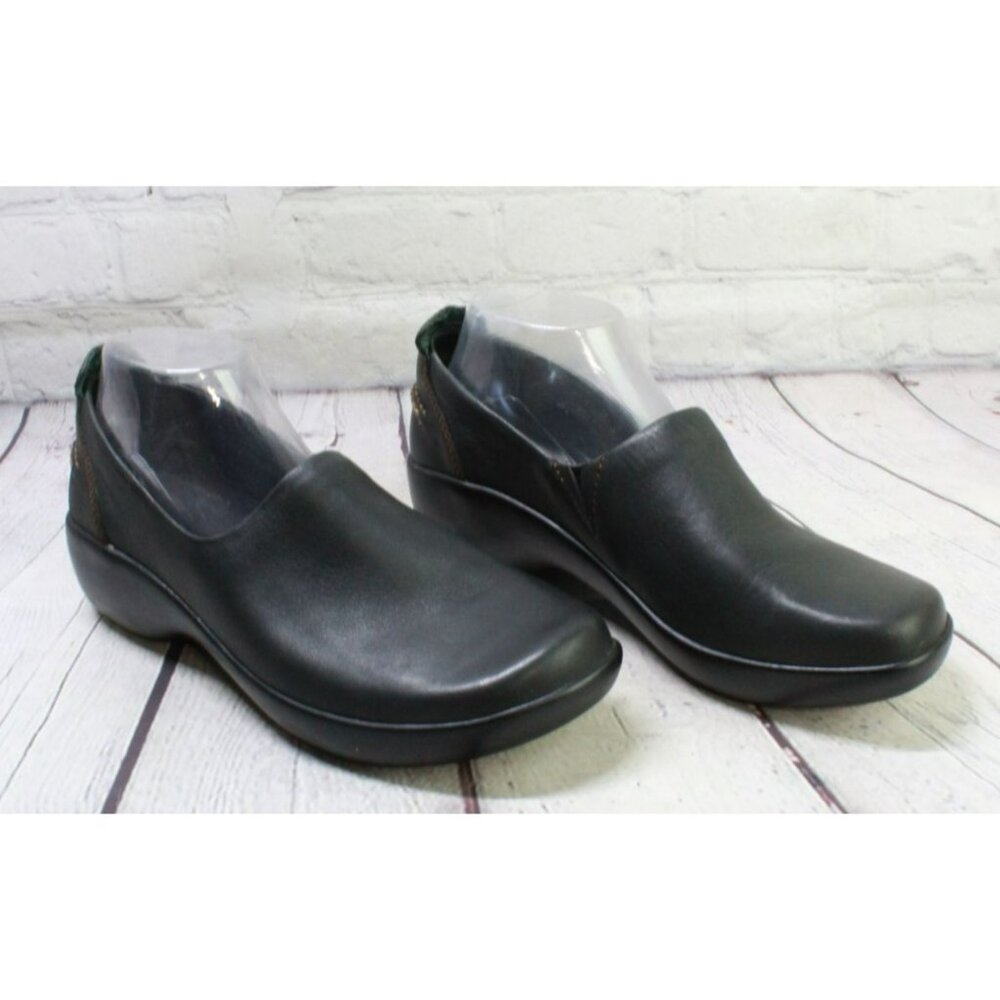 LL Bean Black Leather Slip On Comfort Classic Nursing Clogs Shoes Size 9 M - Picture 3 of 9